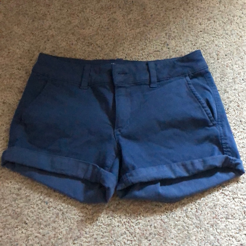 american eagle shorts size 2 midi rise.